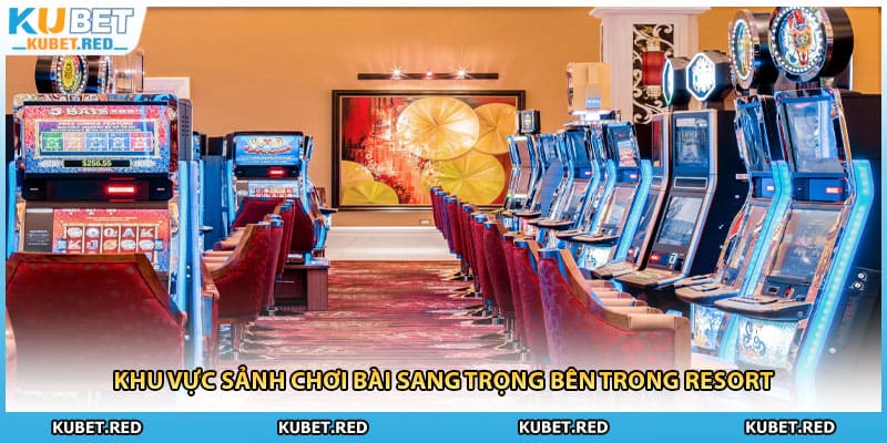 Khu vực sảnh chơi bài sang trọng bên trong resort
